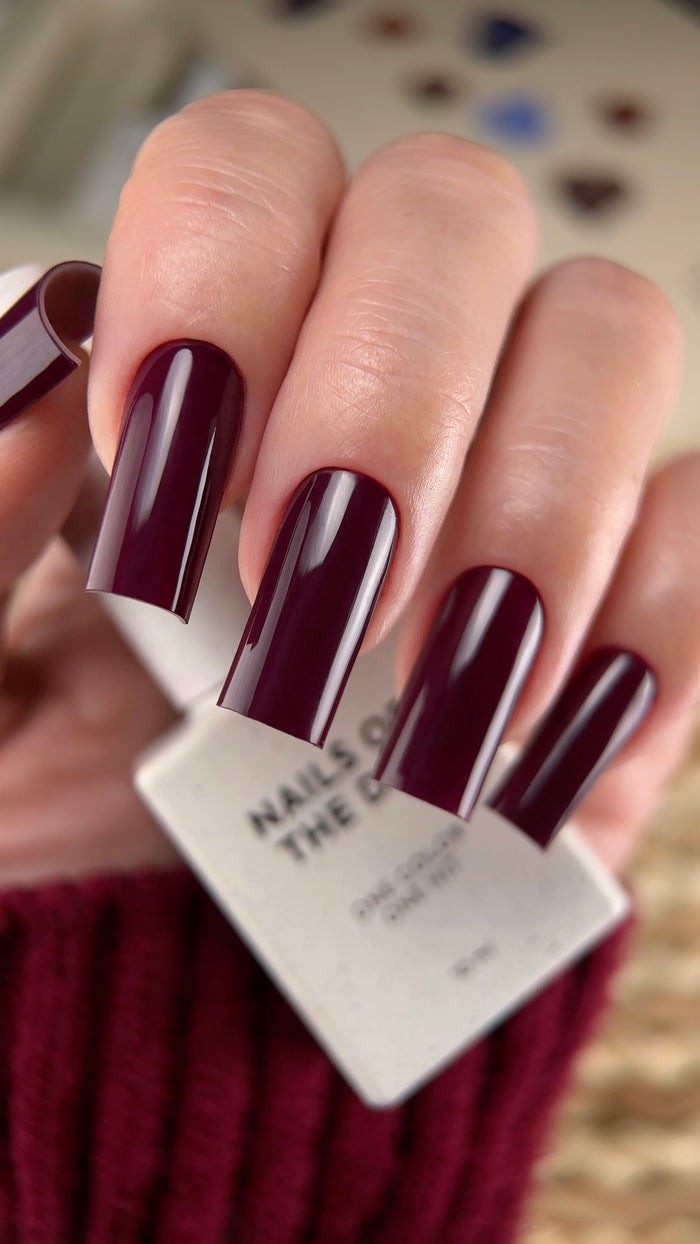 Semi-permanent Wine 171, teinte posée sur ongles, Nails of the Day
